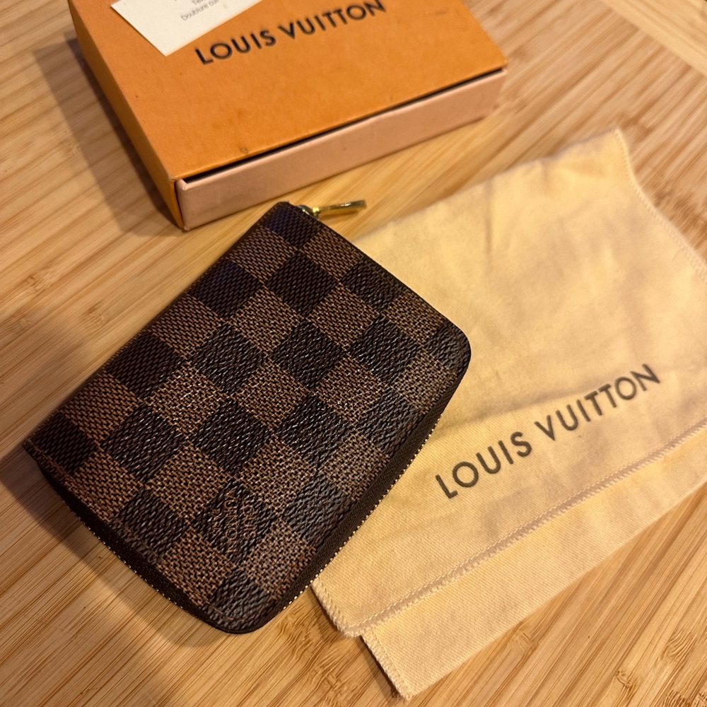 Authentic Louis Vuitton  zippy coin purse - Picture 2 of 7